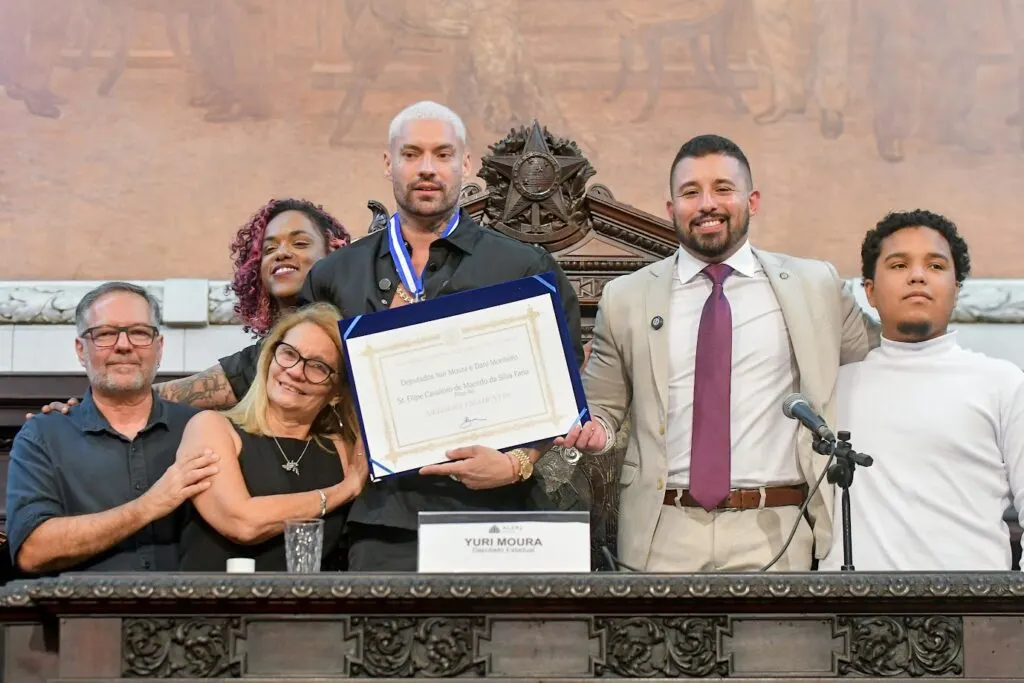 Filipe Ret recebe Medalha Tiradentes na ALERJ - Canal RapRJ