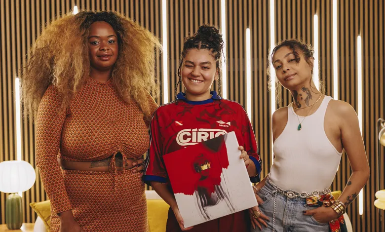 Tassia-Reis-e-Alt-Niss-relembram-impacto-de-ANTI-album-de-Rihanna-no-RE-VERSO-PODPAH - Canal RapRJ