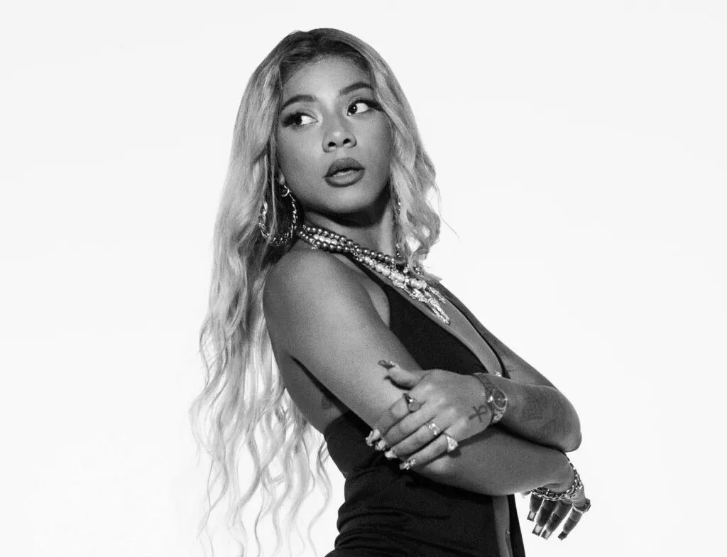 AJULLIACOSTA é confirmada no Festival Timbre 2026 - Canal RapRJ
