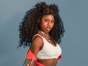 MC Soffia se reinventa com o álbum "Soffisticada"